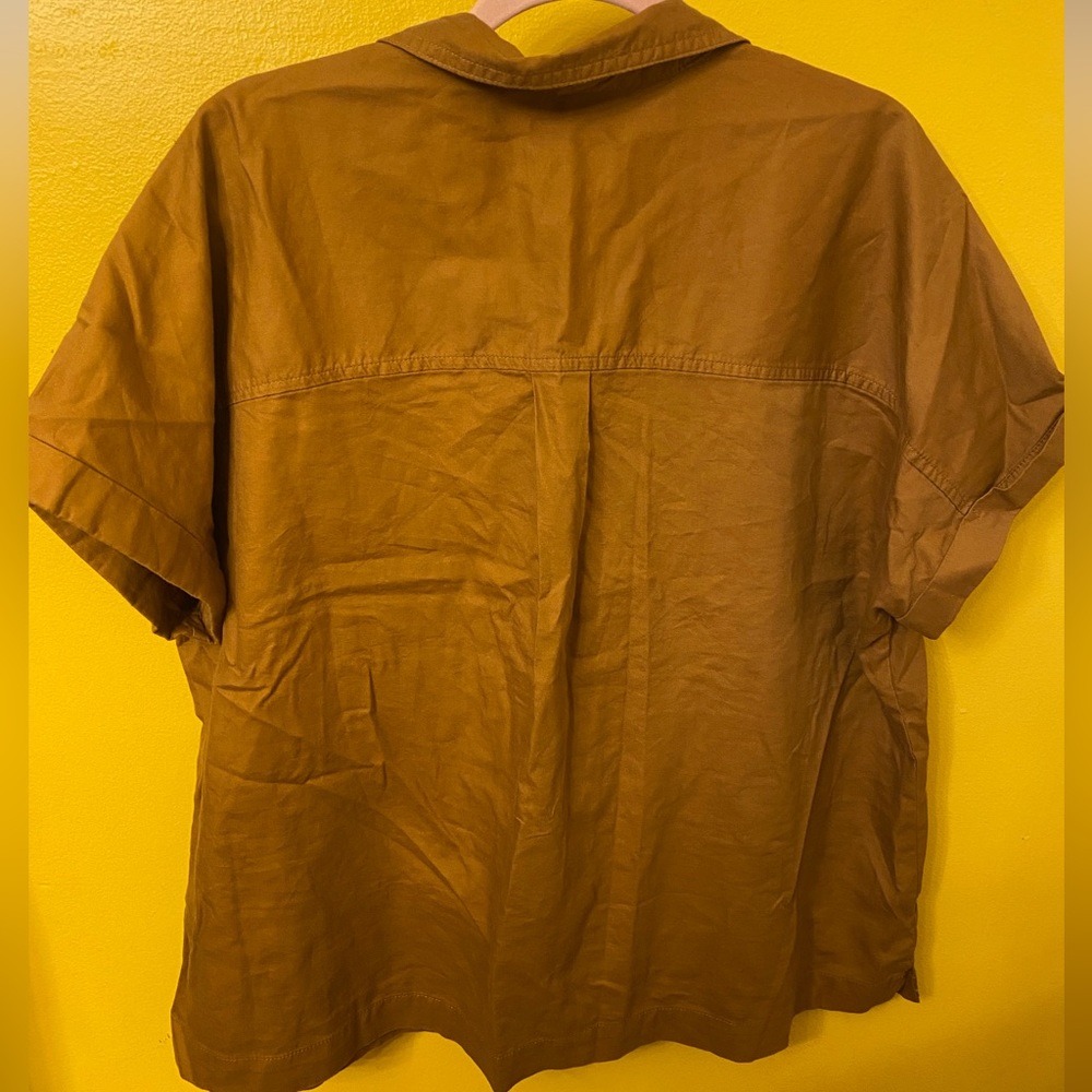 Universal Thread Button Up - Picture 4 of 6